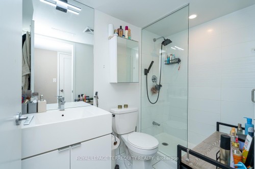 610-151 Dan Leckie Way, Toronto, ON - Indoor Photo Showing Bathroom