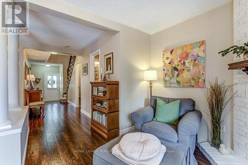 4 Edgewater Drive, Hamilton, ON - Indoor Photo Showing Living Room