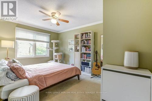 4 Edgewater Drive, Hamilton, ON - Indoor Photo Showing Bedroom