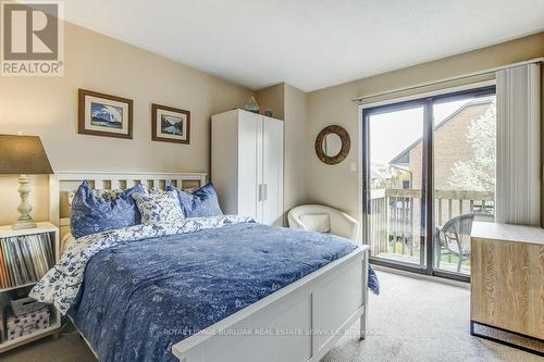 4 Edgewater Drive, Hamilton, ON - Indoor Photo Showing Bedroom