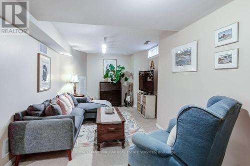 4 Edgewater Drive, Hamilton, ON - Indoor Photo Showing Living Room