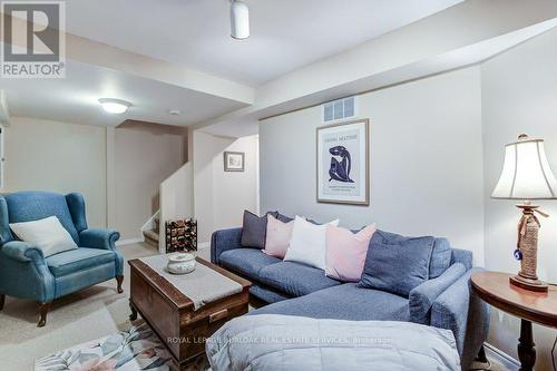 4 Edgewater Drive, Hamilton, ON - Indoor Photo Showing Living Room