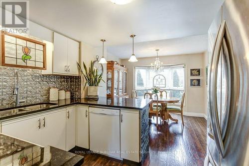 4 Edgewater Drive, Hamilton, ON - Indoor Photo Showing Kitchen With Upgraded Kitchen