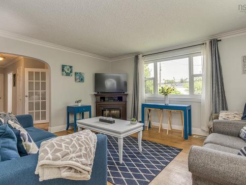 712 Old Sambro Road, Halifax, NS - Indoor Photo Showing Living Room