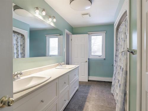 284 North River Road, Charlottetown, PE - Indoor Photo Showing Bathroom