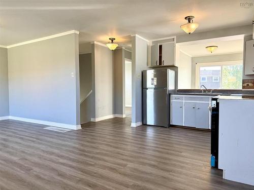 20 Dickey Street, Amherst, NS - Indoor Photo Showing Kitchen