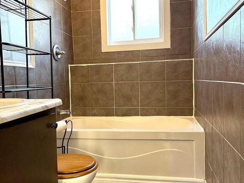 20 Dickey Street, Amherst, NS - Indoor Photo Showing Bathroom