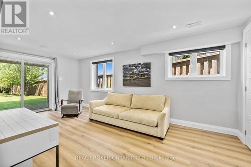 334 Blacksmith Way, Peterborough, ON - Indoor Photo Showing Living Room