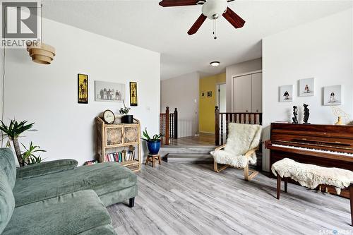 312 Ash Street, Outlook, SK - Indoor Photo Showing Living Room