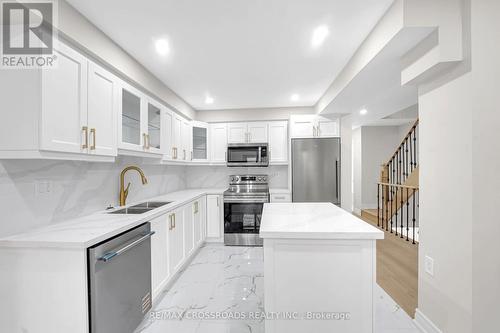 321 Sparrow Circle, Pickering, ON - Indoor Photo Showing Kitchen With Double Sink
