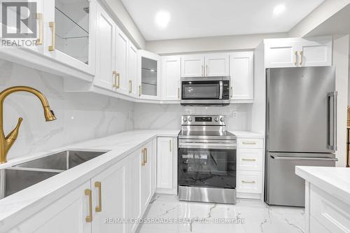 321 Sparrow Circle, Pickering, ON - Indoor Photo Showing Kitchen With Stainless Steel Kitchen With Double Sink