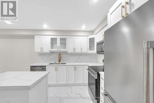 321 Sparrow Circle, Pickering, ON - Indoor Photo Showing Kitchen With Double Sink