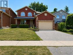 UPPER - 29 IRWIN DRIVE Barrie, ON L4N 7A6