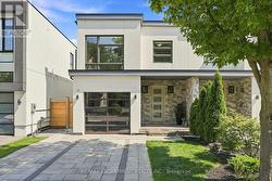 65 FOREST AVENUE  Mississauga, ON L5G 1L3