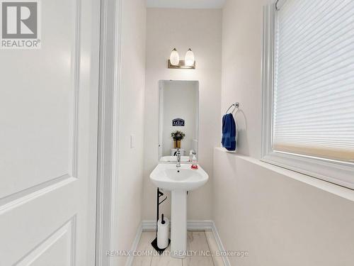 98 Golden Meadows Drive, Otonabee-South Monaghan, ON - Indoor Photo Showing Bathroom