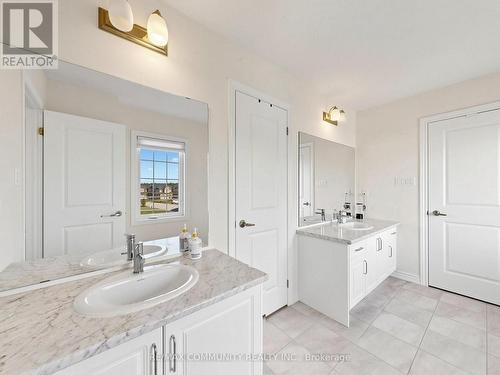 98 Golden Meadows Drive, Otonabee-South Monaghan, ON - Indoor Photo Showing Bathroom