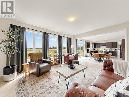 98 Golden Meadows Drive, Otonabee-South Monaghan, ON - Indoor Photo Showing Living Room