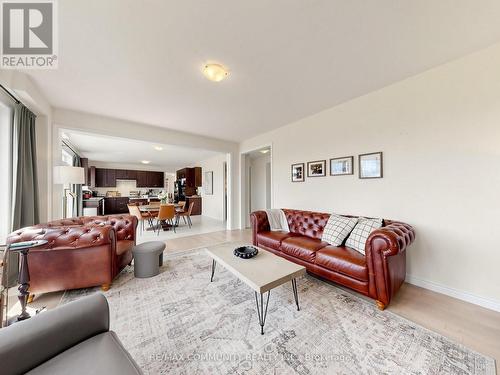 98 Golden Meadows Drive, Otonabee-South Monaghan, ON - Indoor Photo Showing Living Room