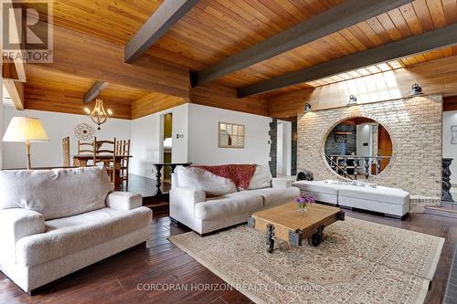 565 Fountain Street S, Cambridge, ON - Indoor Photo Showing Living Room