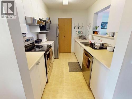 307-5700 Willow Ave, Powell River, BC - Indoor Photo Showing Kitchen With Double Sink