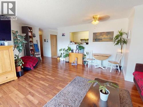 307-5700 Willow Ave, Powell River, BC - Indoor Photo Showing Living Room