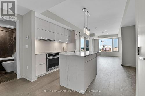 Kitchen / Eat-in Bar - 1504 - 101 Queen Street, Ottawa, ON - Indoor Photo Showing Kitchen With Upgraded Kitchen
