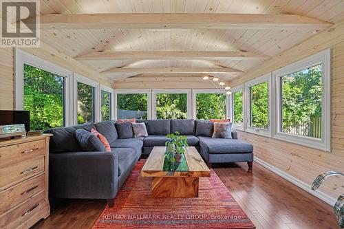 22 Dunvegan Road, Ottawa, ON - Indoor Photo Showing Living Room