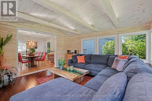 22 Dunvegan Road, Ottawa, ON - Indoor Photo Showing Living Room