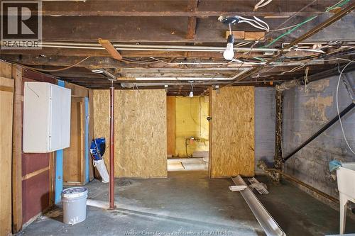 977 Gladstone, Windsor, ON - Indoor Photo Showing Basement