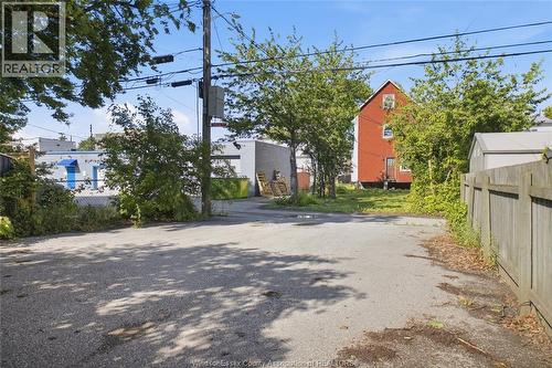 977 Gladstone, Windsor, ON - Outdoor