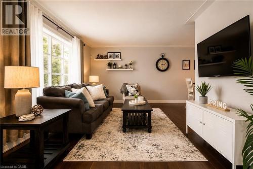 33 Fairlawn Road, Kitchener, ON - Indoor Photo Showing Living Room