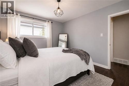 33 Fairlawn Road, Kitchener, ON - Indoor Photo Showing Bedroom