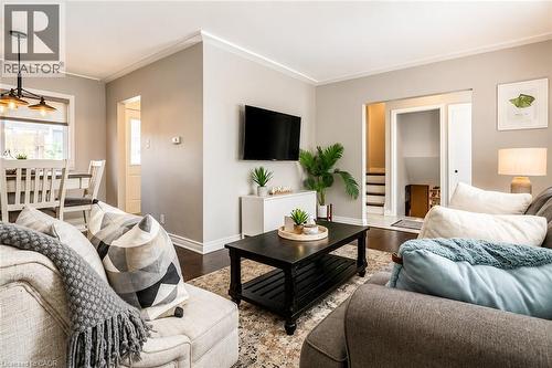 33 Fairlawn Road, Kitchener, ON - Indoor Photo Showing Living Room