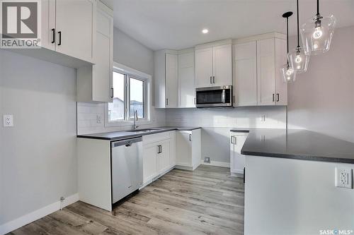 2956 Green Turtle Road, Regina, SK - Indoor Photo Showing Kitchen