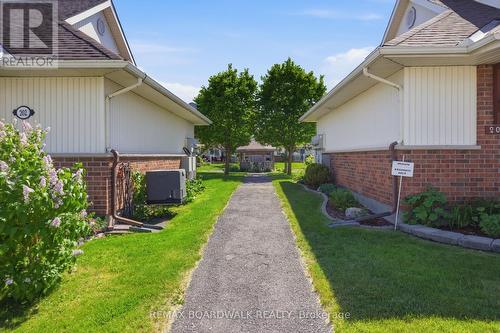 206 Oak Leaf Private, Ottawa, ON - Outdoor With Exterior