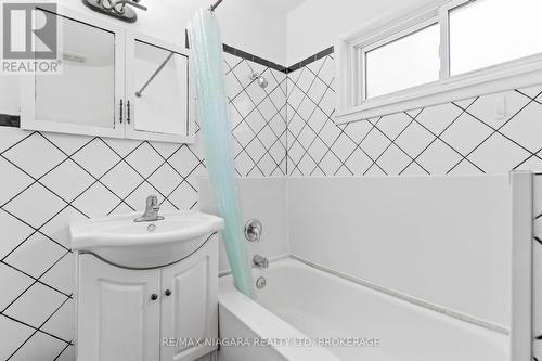 73 Hillview Road, St. Catharines (Western Hill), ON - Indoor Photo Showing Bathroom