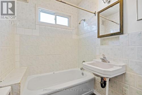 73 Hillview Road, St. Catharines (Western Hill), ON - Indoor Photo Showing Bathroom