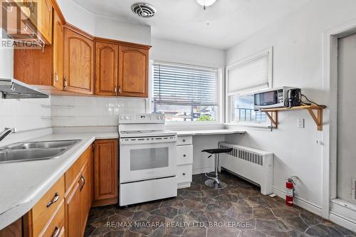 73 Hillview Road, St. Catharines (Western Hill), ON - Indoor Photo Showing Kitchen With Double Sink