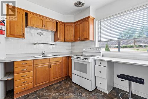 73 Hillview Road, St. Catharines (Western Hill), ON - Indoor Photo Showing Kitchen With Double Sink