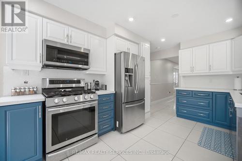 8 Paramount Place, Brampton, ON - Indoor Photo Showing Kitchen With Stainless Steel Kitchen