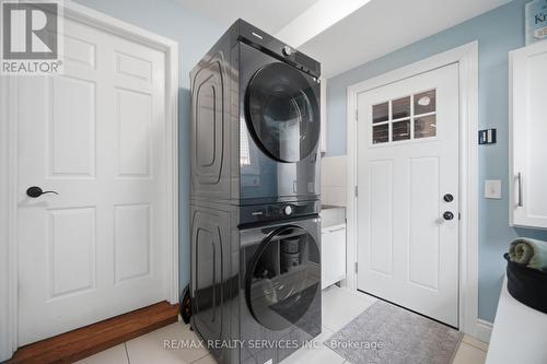 8 Paramount Place, Brampton, ON - Indoor Photo Showing Laundry Room