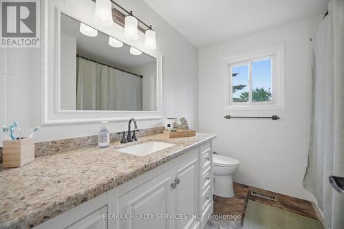 8 Paramount Place, Brampton, ON - Indoor Photo Showing Bathroom