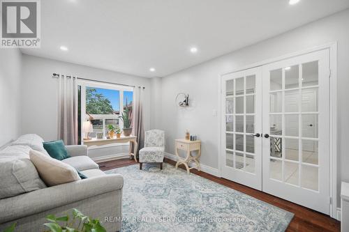 8 Paramount Place, Brampton, ON - Indoor Photo Showing Living Room