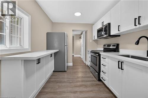 332 East Avenue N, Hamilton, ON - Indoor Photo Showing Kitchen With Upgraded Kitchen