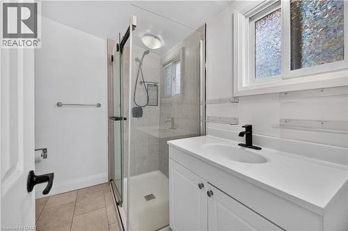 332 East Avenue N, Hamilton, ON - Indoor Photo Showing Bathroom
