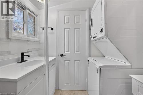 332 East Avenue N, Hamilton, ON - Indoor Photo Showing Laundry Room