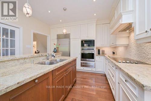 3 Stonegate Drive, Brampton, ON - Indoor Photo Showing Kitchen With Double Sink With Upgraded Kitchen