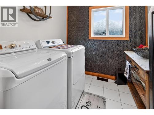 6415 Glendora Way, Coldstream, BC - Indoor Photo Showing Laundry Room