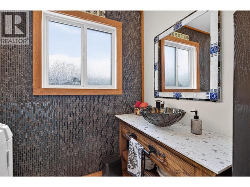 6415 Glendora Way, Coldstream, BC - Indoor Photo Showing Bathroom