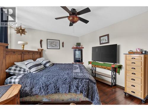 6415 Glendora Way, Coldstream, BC - Indoor Photo Showing Bedroom